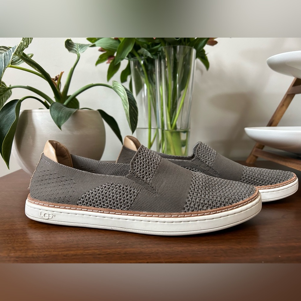 UGG Australia Women’s Sammy Slip On Casual Sneakers Size 9.5